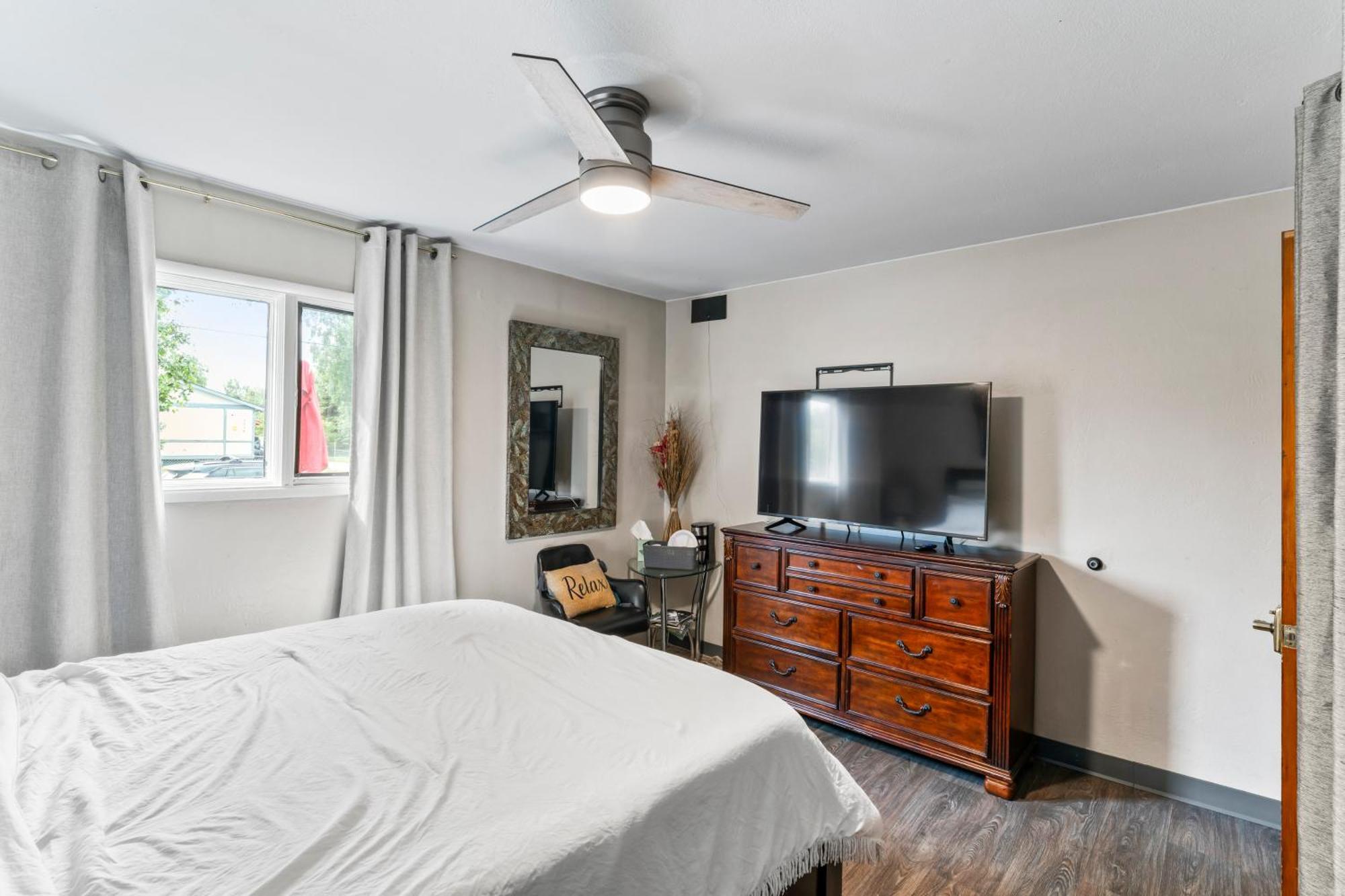 אנקורג' King Suite On 16Th Ave מראה חיצוני תמונה